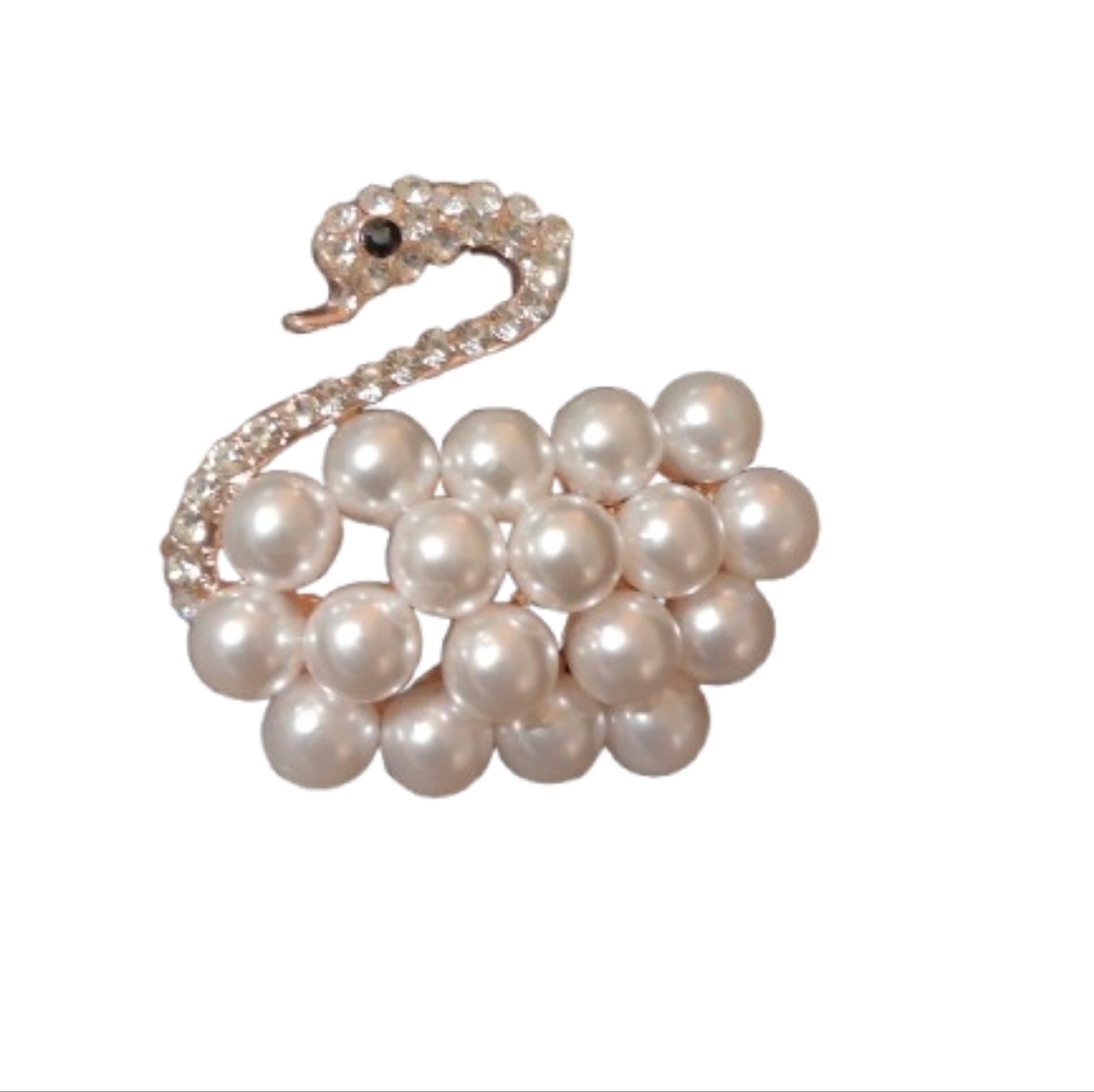 Elegant Pearl Swan Brooch